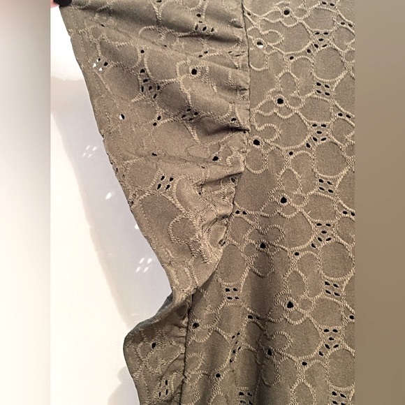 Michael Kors Ruffle Sleeve Eyelet Olive Shirt Size Large - Picture 3 of 6